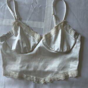 Cropped, satin material tank top